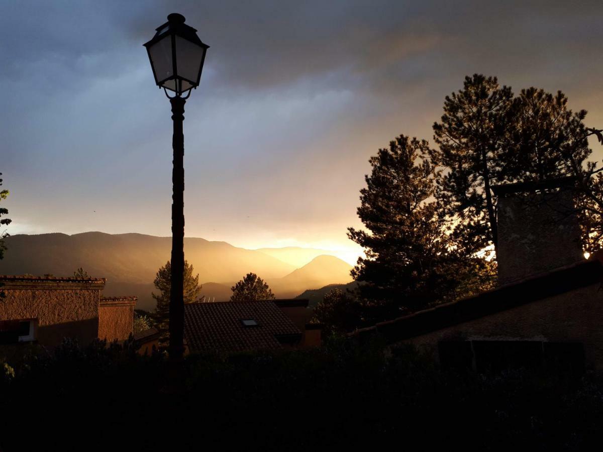 Hotel Vvf Drome Provence Montbrun-les-Bains Zewnętrze zdjęcie